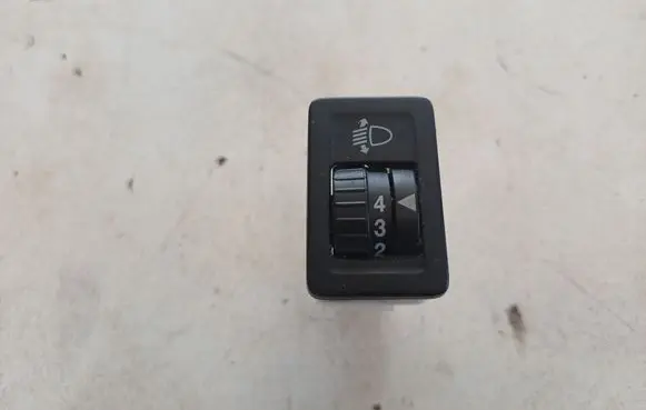 Suzuki Swift I Headlight level height control switch