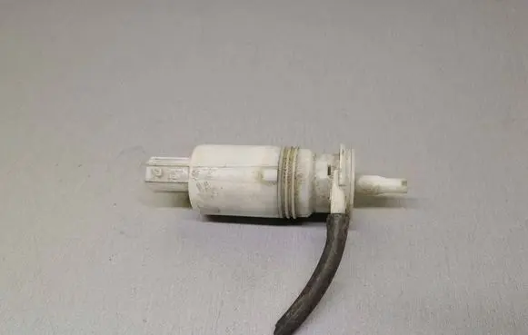 Chrysler Voyager Windscreen/windshield washer pump M1066C