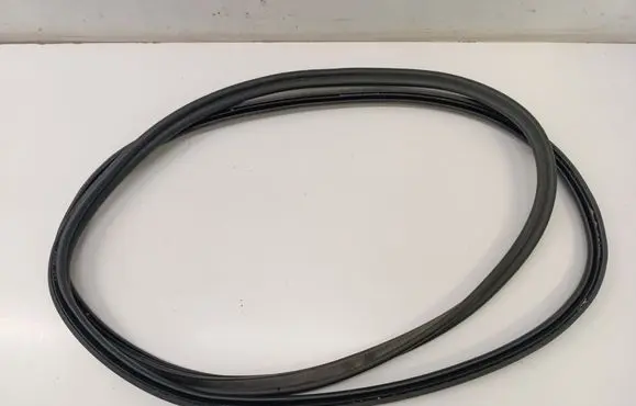 Trunk rubber seal (body)