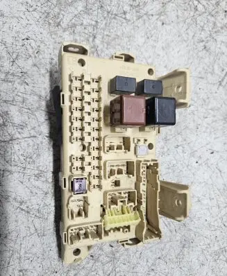Toyota Avensis Verso Fuse module 8922144030