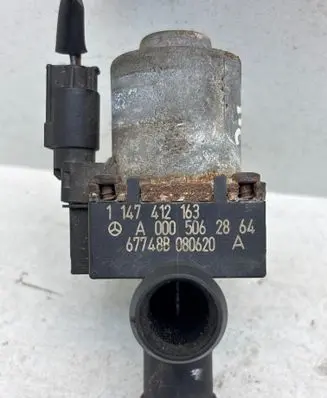 Mercedes-Benz E W211 Webasto circulation pump for autonomous heater 1147412163 A0005062864 67748B080620