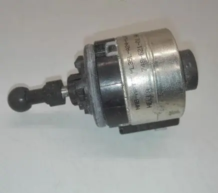 Headlight level adjustment motor