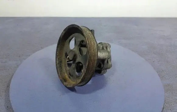 Mitsubishi L200 Power steering pump 