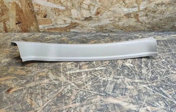 Honda Odyssey Door glass trim 83713