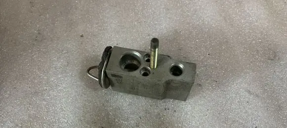 Mercedes-Benz ML W163 Air conditioning (A/C) expansion valve A1638300084
