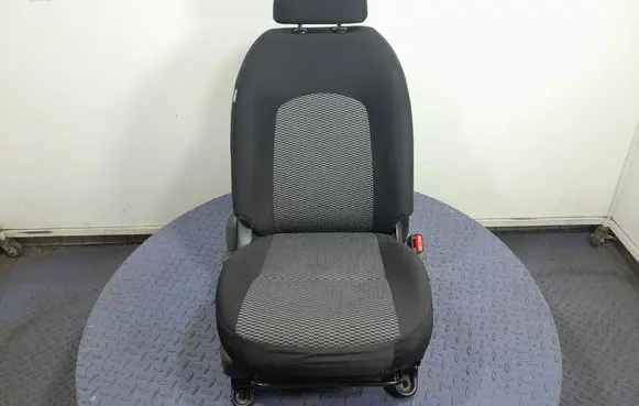 Nissan Micra C+C Front passenger seat 