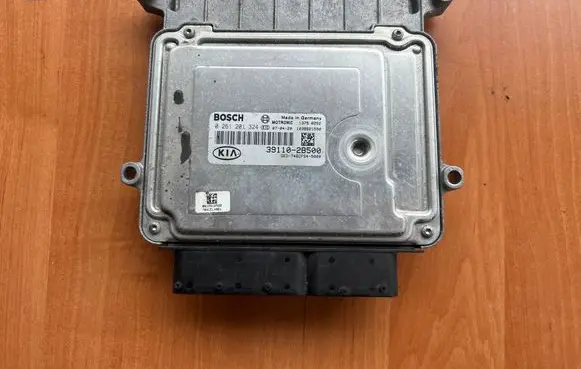 KIA Ceed Engine control unit/module 0261201324 391102B500 1039S21590