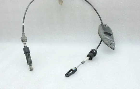 Toyota Avensis T270 Gear shift cable linkage 3382020A50