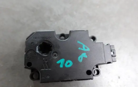 Audi A8 S8 D4 4H Air flap motor/actuator CZ1139300855 ZBAT0045D07AT 20110621