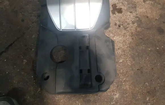 Chevrolet Captiva Engine cover (trim)