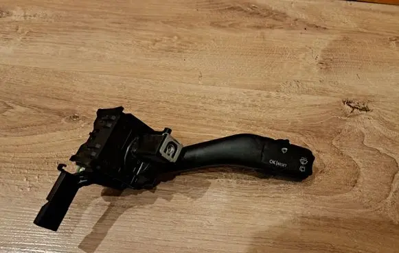 Volkswagen Golf V Wiper control stalk 1K0953519A ANP80H024B 27E0702D