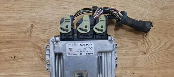 Volvo V50 Engine control unit/module 0281016590 31272996AB