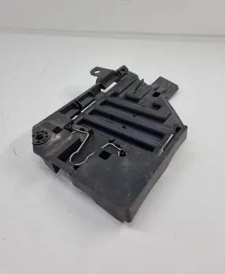 Headlight/headlamp mounting bracket