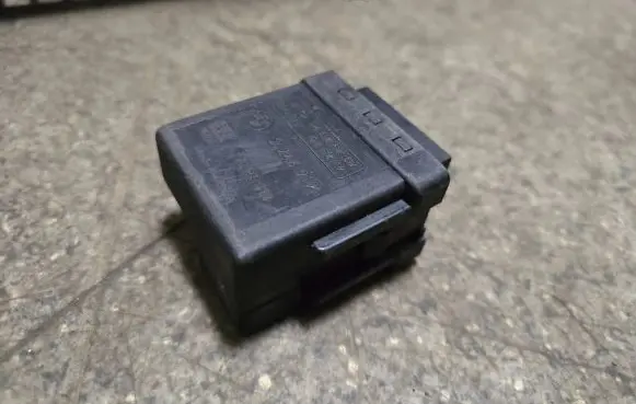 Glow plug pre-heat relay