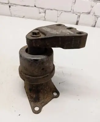 Volkswagen Transporter - Caravelle T5 Engine mounting bracket