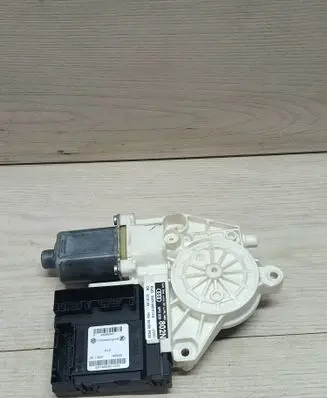 Audi A3 S3 A3 Sportback 8P Front door window regulator motor 8P0959802N S006060014E