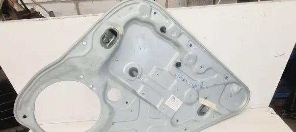 Rear door manual window regulator