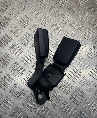 Volkswagen Jetta VI Middle seatbelt buckle (rear) 5C6857739 A281115