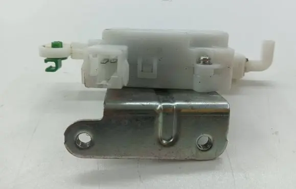 Fuel tank cap lock