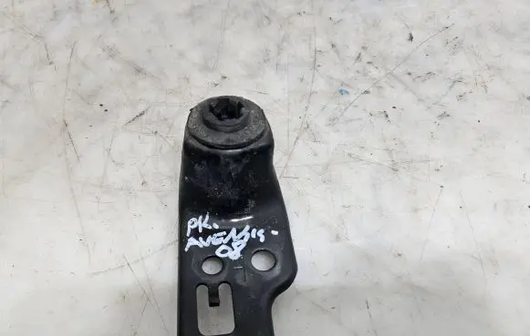 Radiator mount bracket