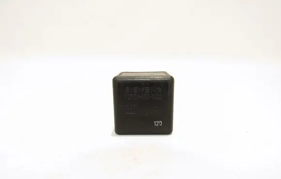 Opel Corsa C Fuel pump relay 90464760