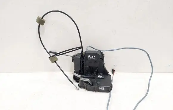 Mercedes-Benz CLC CL203 Front door lock 004138112637 0019915997 2037200835