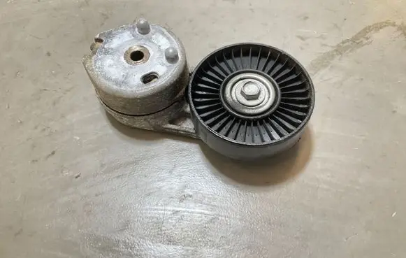 Land Rover Range Rover Sport L494 Alternator belt tensioner 