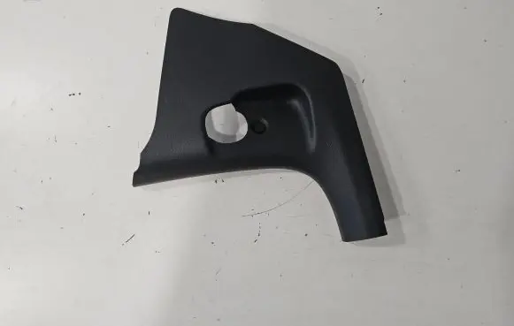 Foot area side trim