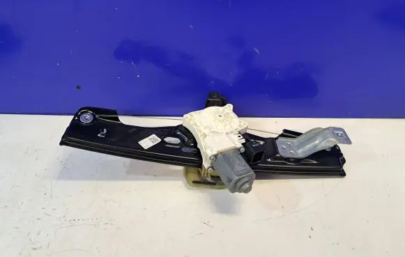 Rear window lifting mechanism without motor