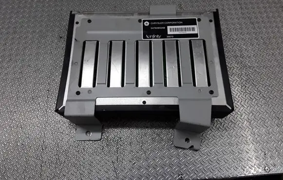 Chrysler 300M Sound amplifier 04760902AB