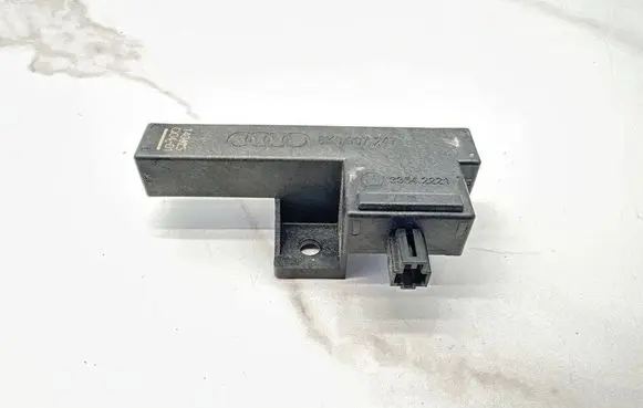 Audi A5 8T 8F Keyless (KESSY) go control unit/module 8K0907247 33542221