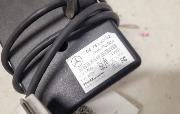Mercedes-Benz E W211 iPod connector socket B67824252