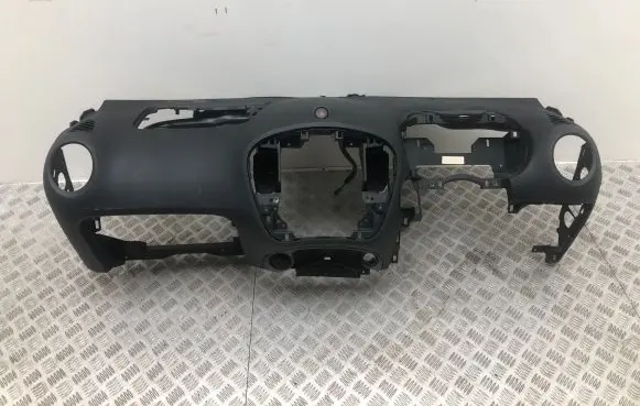 Nissan Juke I F15 Dashboard