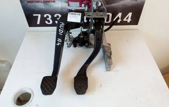 Audi A4 S4 B7 8E 8H Pedal assembly 8E1721117A