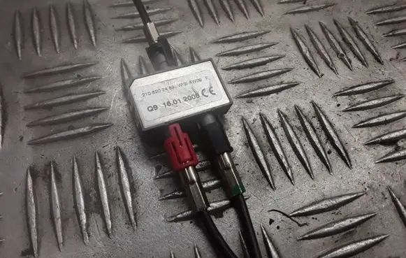 Mercedes-Benz E W211 Aerial antenna switch 2108202489
