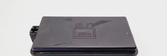 Land Rover Freelander Fuse box cover YQH100900