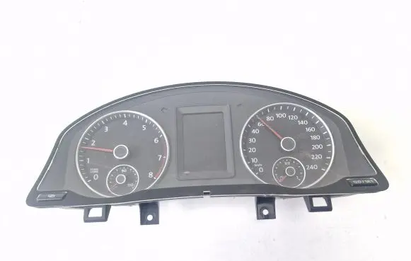 Volkswagen Golf Plus Speedometer (instrument cluster) 5M0920861
