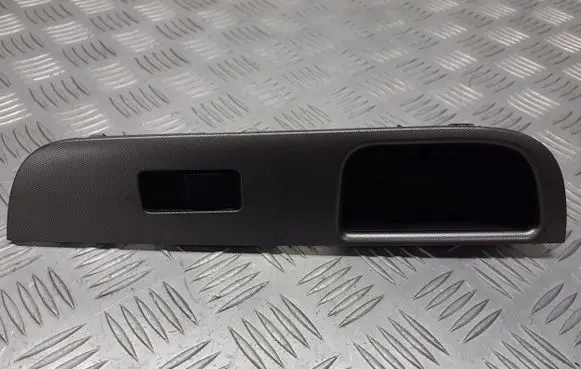 Nissan Tiida C11 Quarter vent window switch 