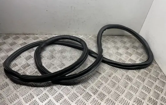 Audi A4 S4 B9 Front door rubber seal 8W0831721