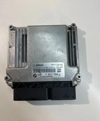 BMW 5 E60 E61 Engine control unit/module 7811700 1039S26809 0281015043