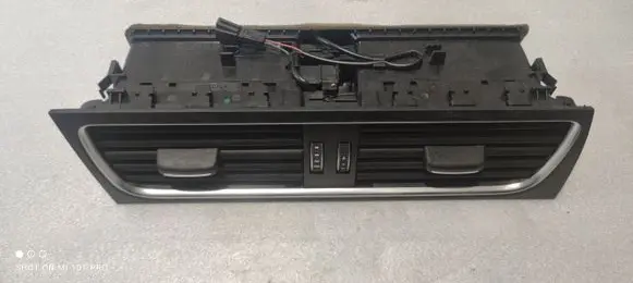 Audi S5 Dash center air vent grill 8T1820951E 8T1820951