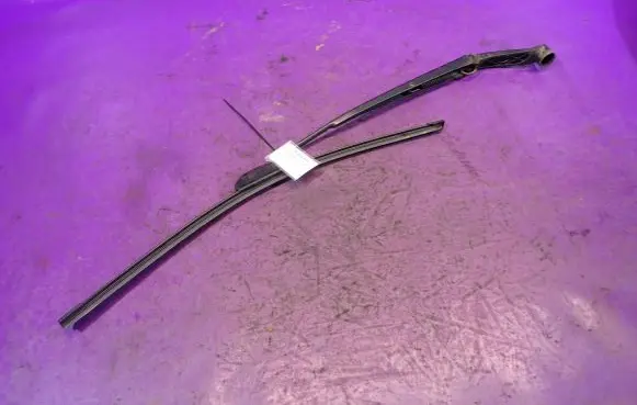Mazda 3 II Front wiper blade arm 9523D35ALD