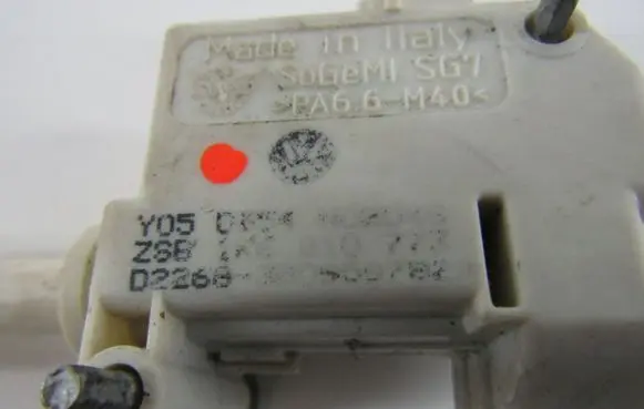 Volkswagen Golf V Central locking motor 1K6810773
