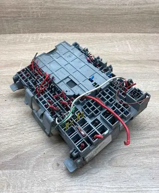 Opel Astra G Fuse module 90589965