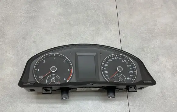 Volkswagen Eos Speedometer (instrument cluster) 1Q0920975D