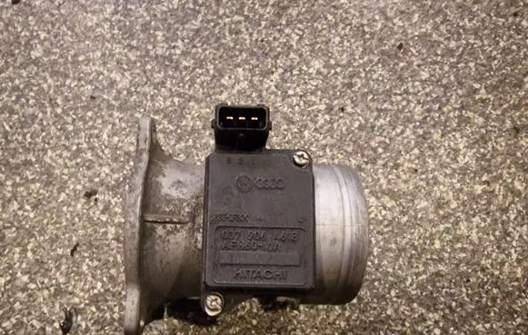 Audi A4 S4 B5 8D Mass air flow meter 037906461B