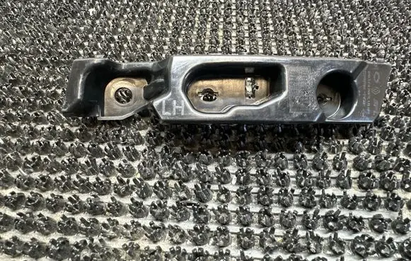 Renault Koleos II Front bumper mounting bracket 622210670R
