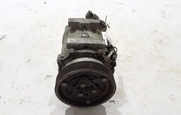 Dacia Logan I Air conditioning (A/C) compressor (pump) 8200802609