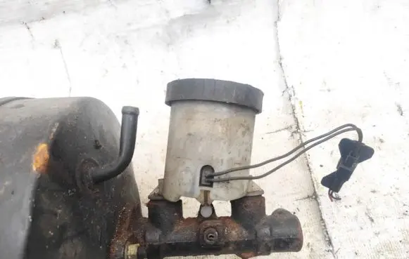 Mazda 626 Master brake cylinder 814-04703