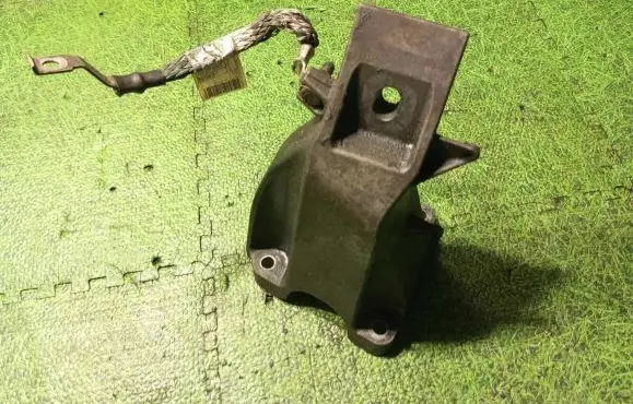 BMW X5M E70 Engine mounting bracket 6780143